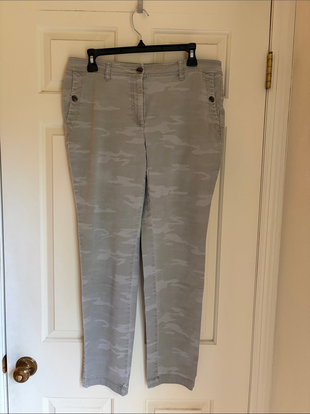 J. Jill Women’s Gray Camo Stretch Jeans. Size 12